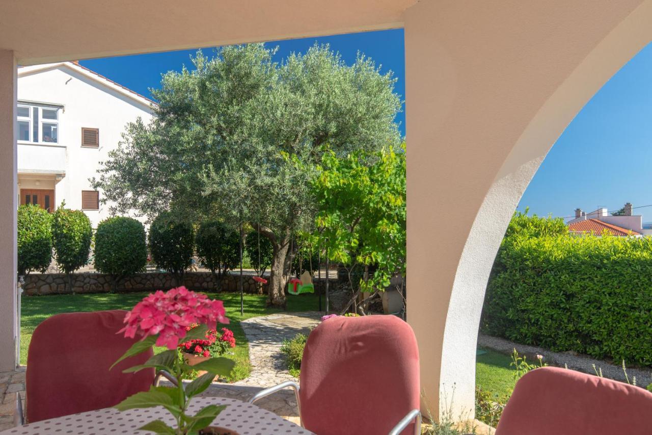 Apartment Lavanda With Beautiful Garden Krk Town Exteriör bild